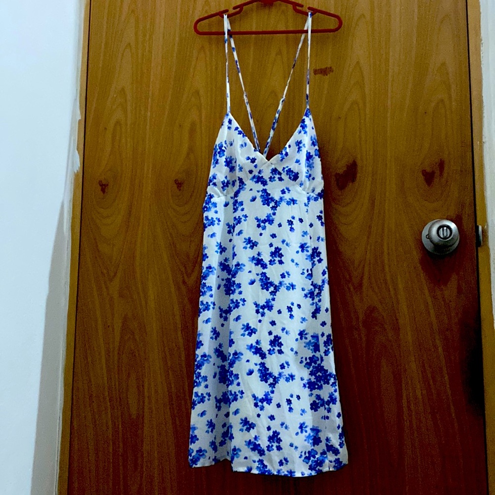 Small criscros back. short dress